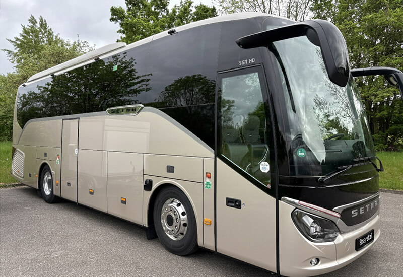 Setra-Midibus mit 35 Sitzplätzen, Seitenansicht