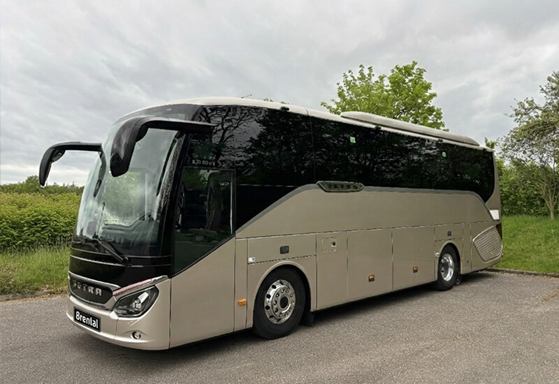 Setra-Midibus mit 35 Sitzplätzen, Außenansicht