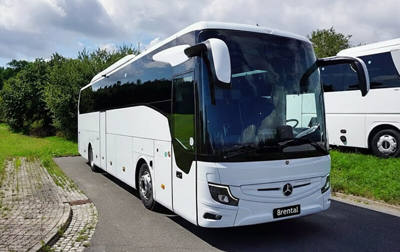 Mercedes-Benz Tourismo mit 49 Sitzplätzen, Außenansicht